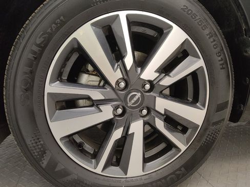 Used 2024 Nissan Versa SV image 31