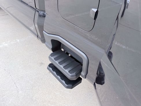 Used 2025 Ford F450 Platinum w/ FX4 Off-Road Package image 23