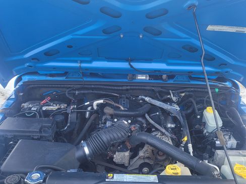 Used 2011 Jeep Wrangler Unlimited Rubicon w/ Dual Top Group image 30