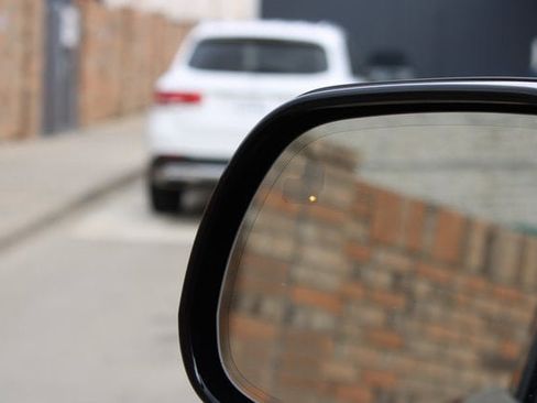 Used 2023 Land Rover Range Rover Sport SE Dynamic image 24