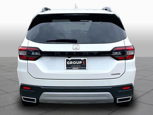 Used 2023 Honda Pilot Touring image 5