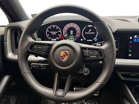 Used 2025 Porsche Cayenne S AWD/4WD image 13