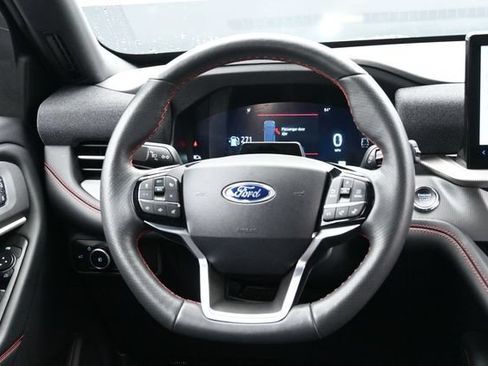 Used 2025 Ford Explorer ST-Line w/ ST-Line Street Pack AWD/4WD image 15