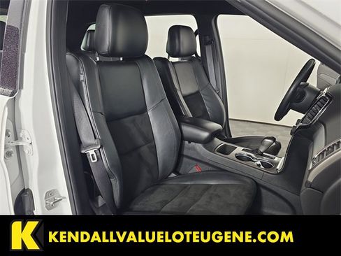 Used 2019 Jeep Grand Cherokee Altitude image 21