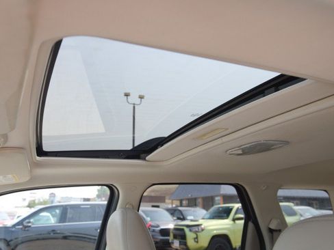 Used 2010 Mercury Mariner 4WD image 16