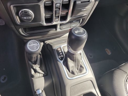 Used 2022 Jeep Wrangler Unlimited Sahara w/ Cold Weather Group image 24