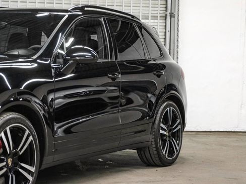 Used 2014 Porsche Cayenne Turbo S AWD/4WD image 9