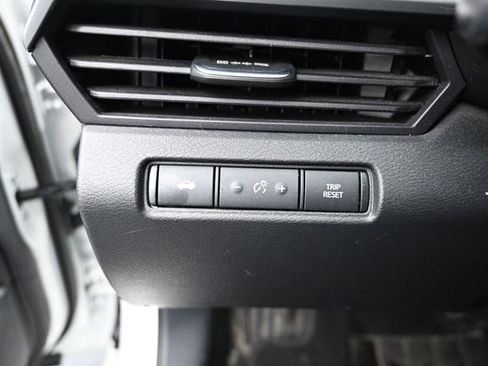 Used 2025 Nissan Altima 2.5 SV FWD image 17