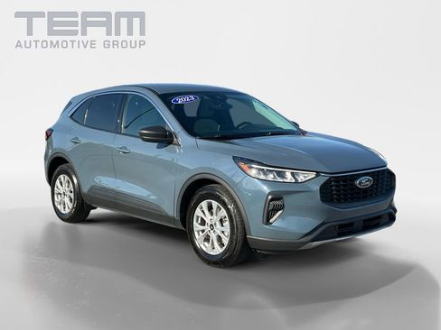 Used 2023 Ford Escape Active image 1