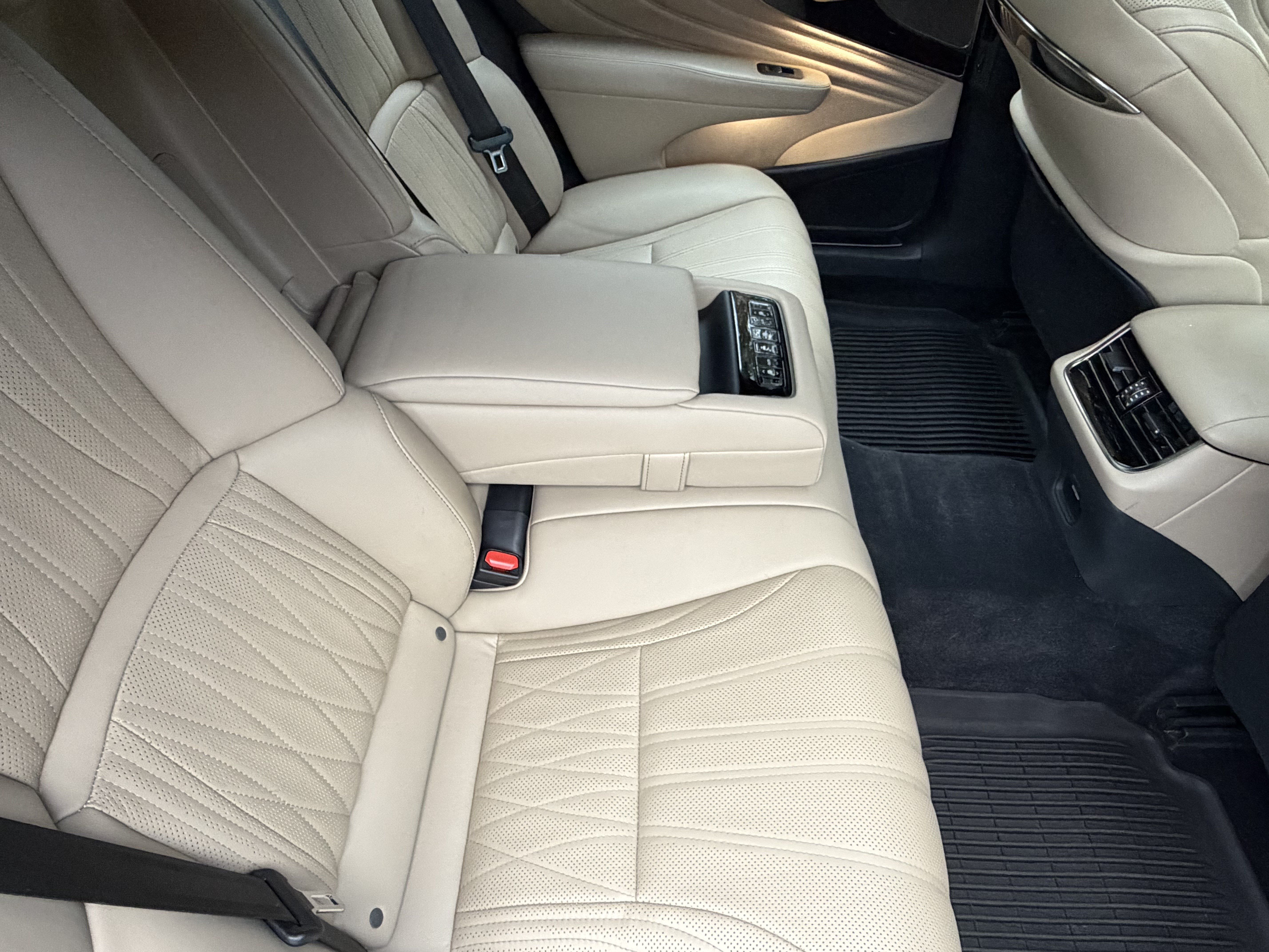 Used 2022 Lexus LS 500 w/ Interior Upgrade Package RWD image 40