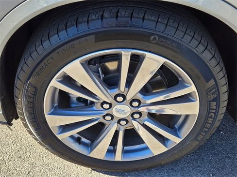 Used 2025 Cadillac XT6 Premium Luxury image 12