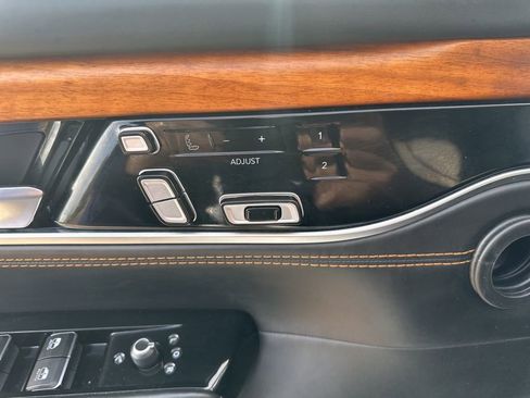 Used 2022 Jeep Grand Wagoneer Series III image 22