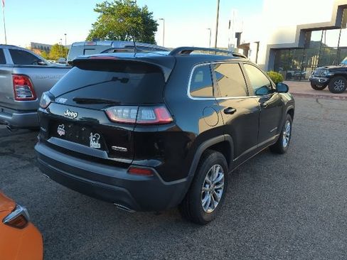 Used 2022 Jeep Cherokee Latitude Lux w/ Sun & Sound Group AWD/4WD image 3