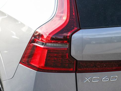 New 2026 Volvo XC60 B5 Plus w/ Climate Package PRO image 9