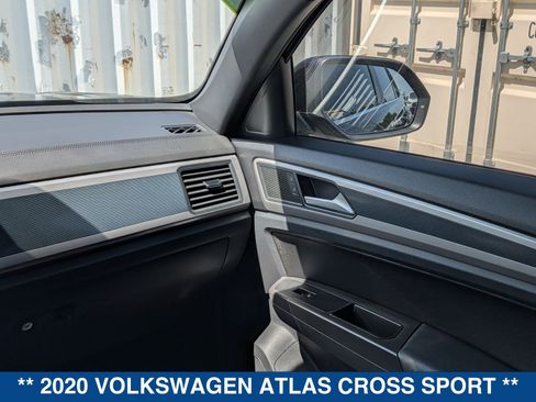 Used 2020 Volkswagen Atlas Cross Sport SE w/ Panoramic Sunroof Package FWD image 19