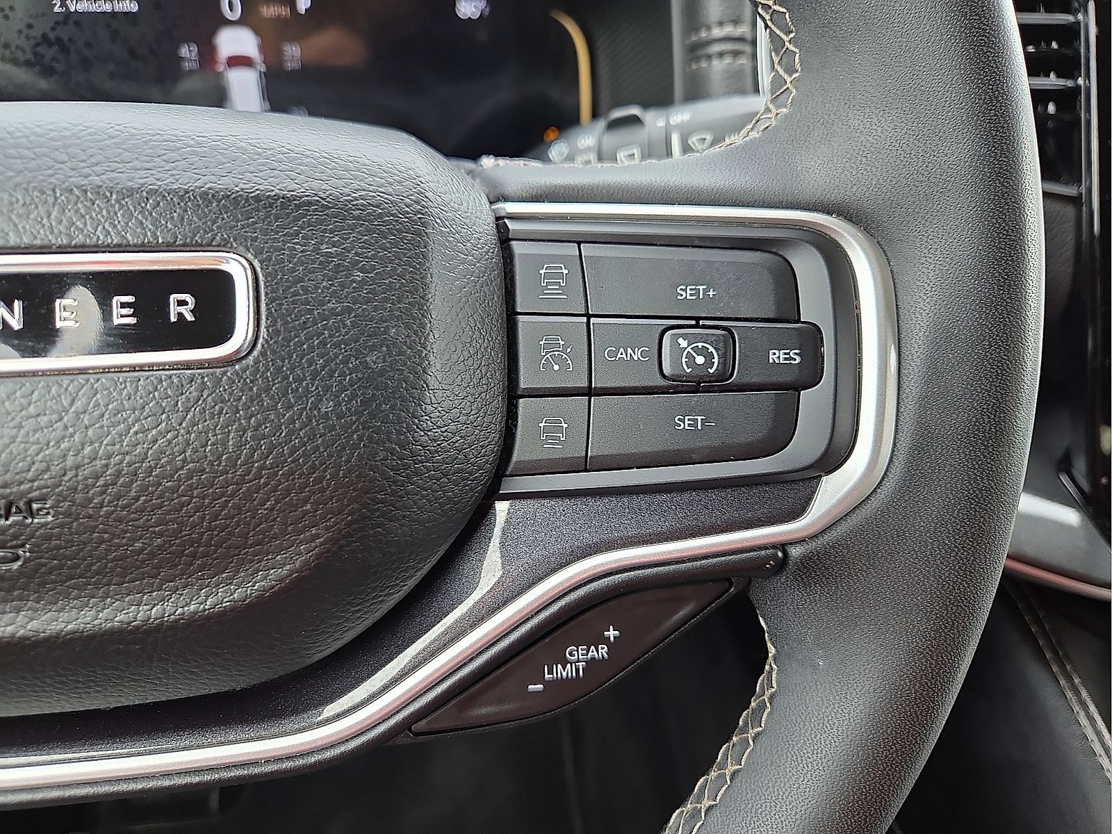 Used 2023 Jeep Wagoneer 4WD w/ Premium Group I image 20