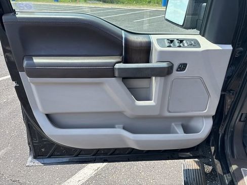 Used 2019 Ford F150 Limited image 17