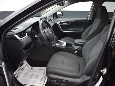 Used 2022 Toyota RAV4 XLE AWD/4WD image 13