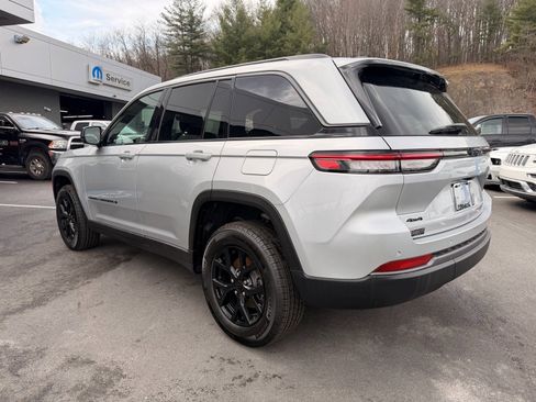 New 2026 Jeep Grand Cherokee Altitude AWD/4WD image 4