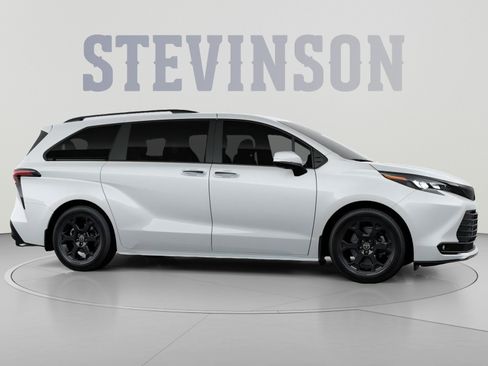 New 2026 Toyota Sienna XLE Woodland Edition AWD/4WD image 13