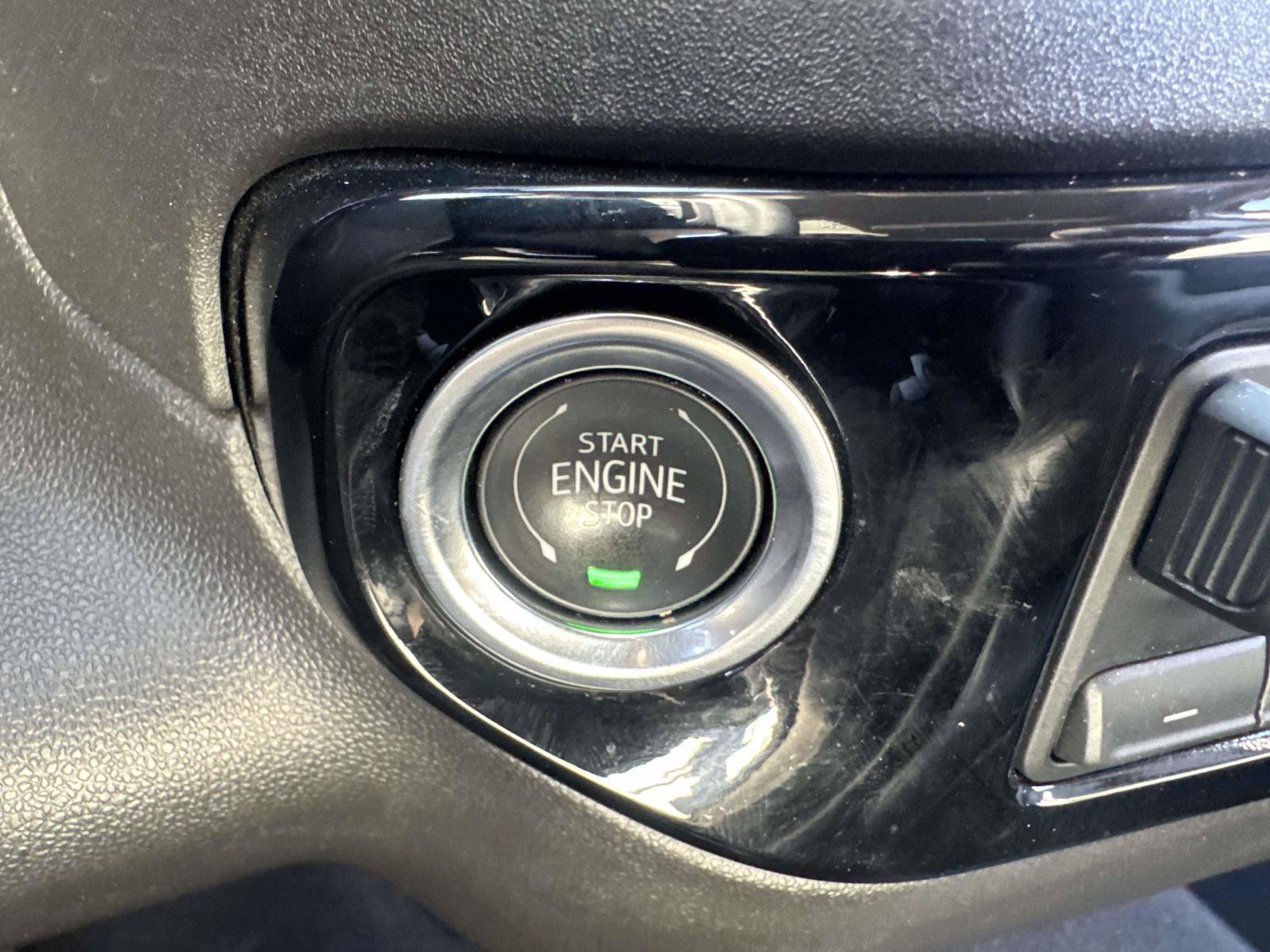 Used 2025 GMC Sierra 1500 SLT AWD/4WD image 36