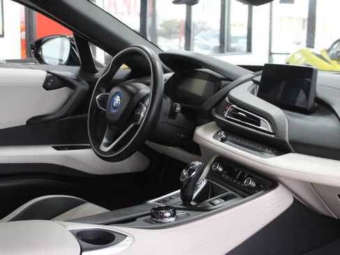Used 2019 BMW i8 Roadster AWD/4WD image 15