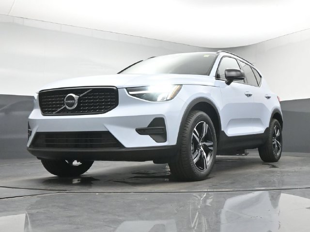 New 2026 Volvo XC40 B4 Core w/ Protection Package Premier FWD image 33