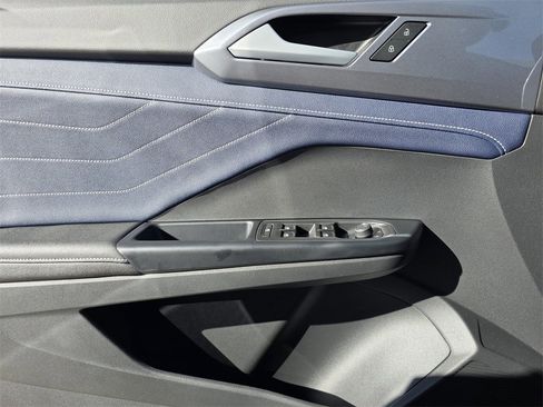 New 2026 Volkswagen Taos SEL image 18