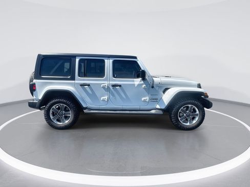 Used 2020 Jeep Wrangler Unlimited Sahara AWD/4WD image 9