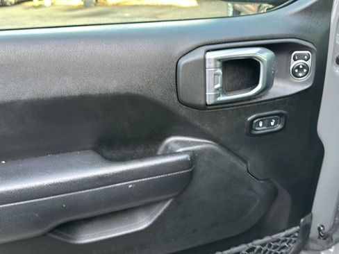 Used 2022 Jeep Gladiator Sport image 13