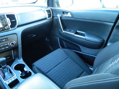 Used 2018 Kia Sportage LX image 17