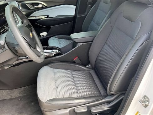 Used 2025 Chevrolet Trax LT FWD image 20