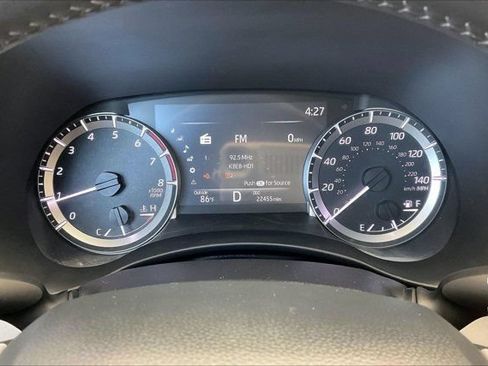Used 2024 Toyota Highlander XLE FWD image 23