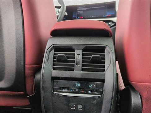 Used 2025 BMW 330i xDrive Sedan w/ Premium Package image 18