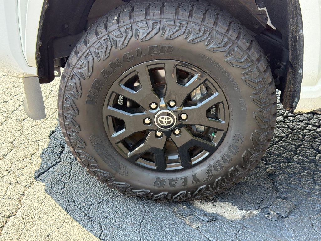 Used 2025 Toyota Tacoma SR AWD/4WD image 13
