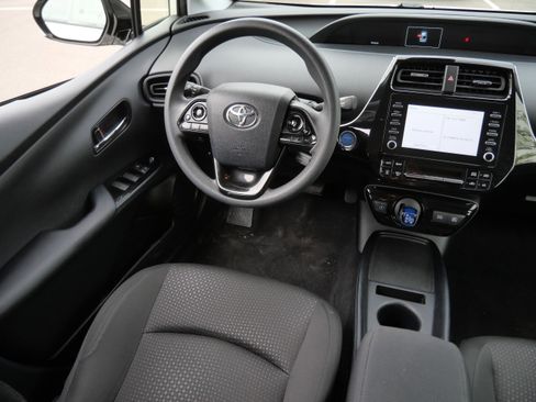 Certified 2020 Toyota Prius LE FWD image 10