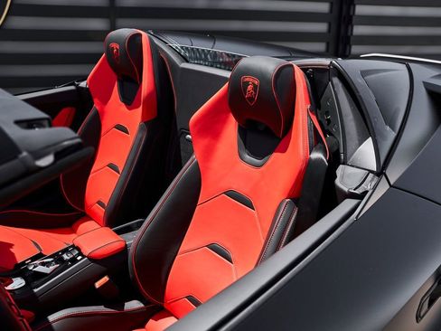 Used 2024 Lamborghini Huracan EVO AWD/4WD image 11