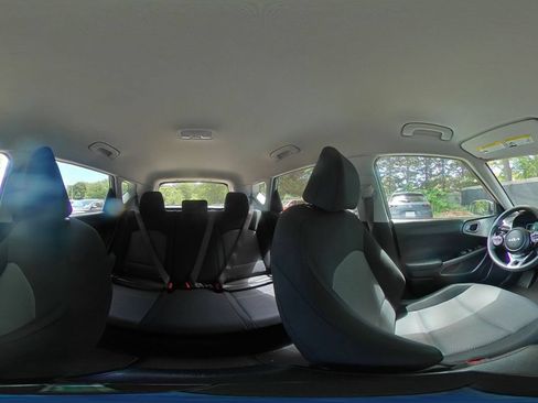 Used 2025 Kia Soul LX w/ LX Technology Package FWD image 40