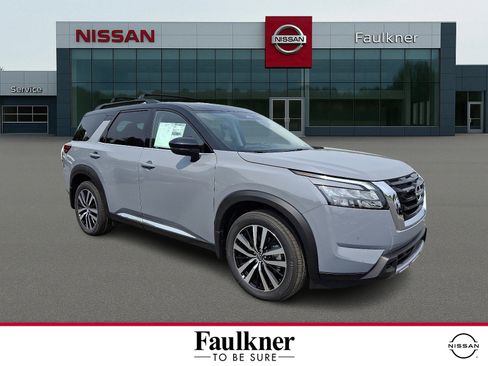 New 2025 Nissan Pathfinder Platinum image 1