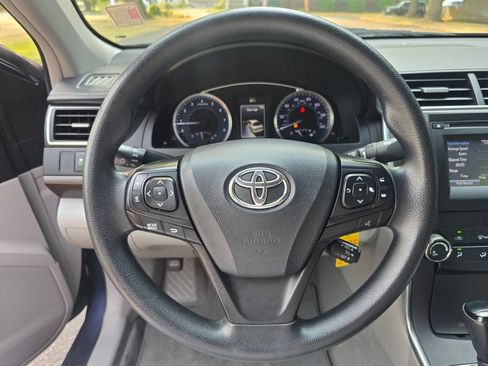 Used 2016 Toyota Camry LE FWD image 25