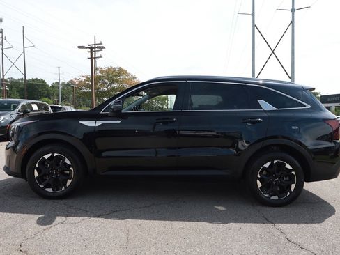 Used 2024 Kia Sorento S FWD image 2