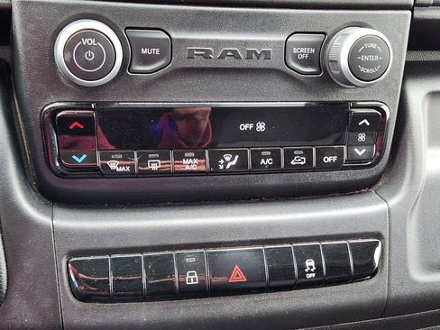 Used 2025 RAM ProMaster 2500 w/ Convenience Group FWD image 19