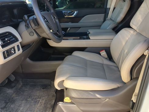 Used 2024 Lincoln Navigator Reserve image 11