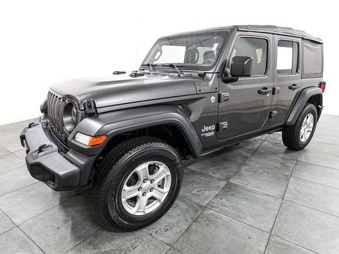 Used 2018 Jeep Wrangler Unlimited Sport S AWD/4WD image 3