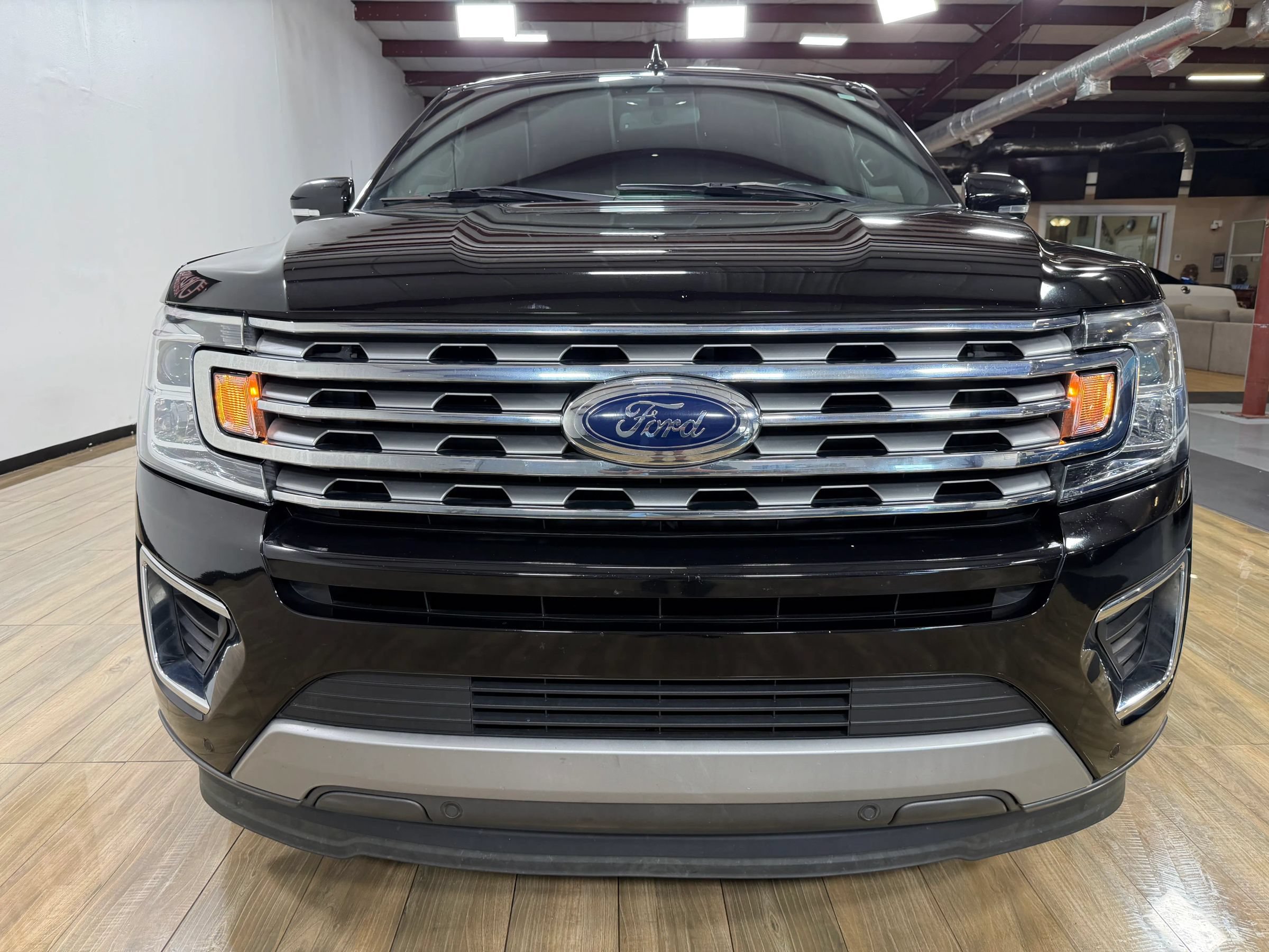 Used 2020 Ford Expedition Limited RWD image 2