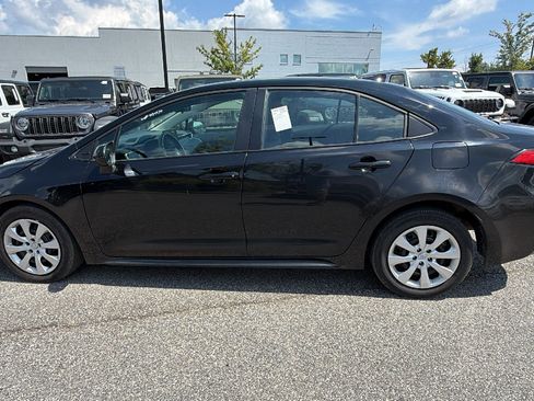Used 2025 Toyota Corolla LE FWD image 11