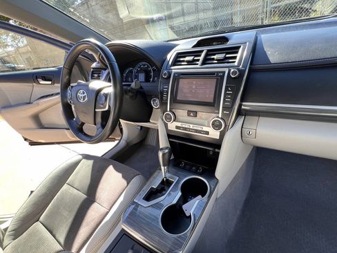 Used 2013 Toyota Camry LE image 28