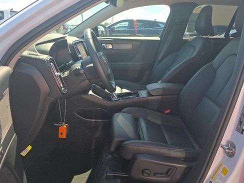 Used 2026 Volvo XC40 B5 Plus AWD/4WD image 5
