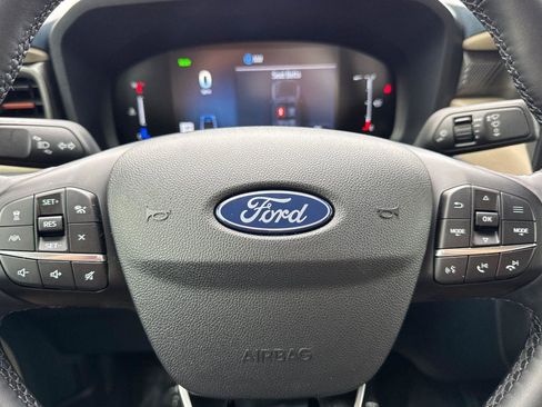 Used 2025 Ford Maverick Lariat image 23
