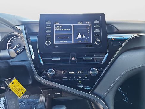 Used 2022 Toyota Camry SE image 14